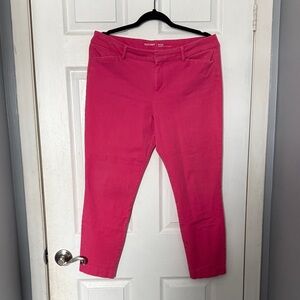 Old Navy Pink Pixie Cropped Pants